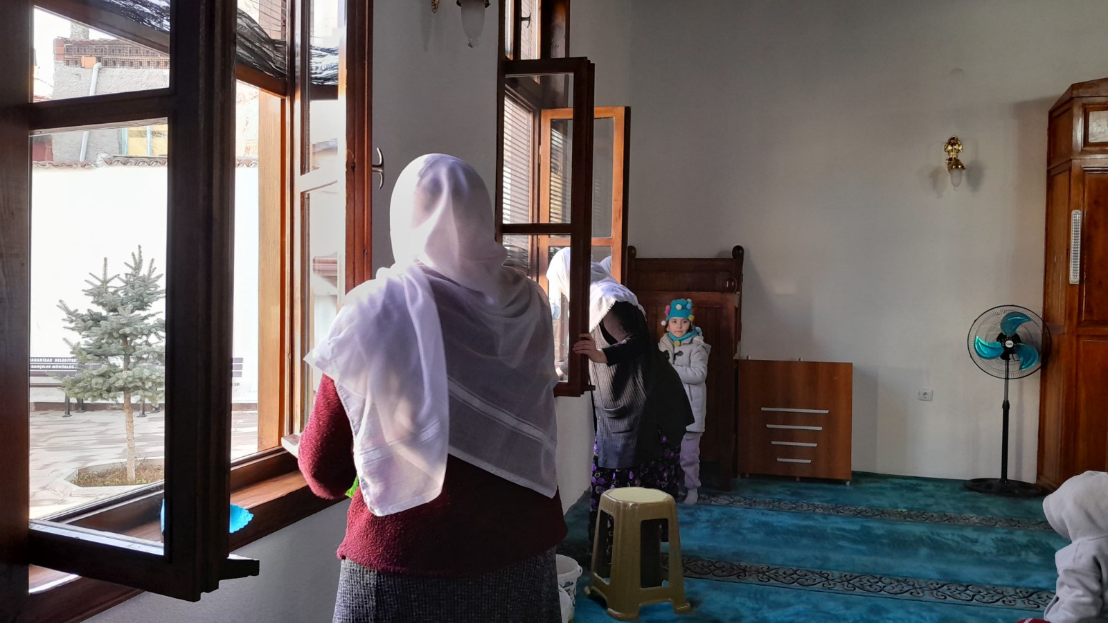 AFYON'UN SULTAN ANA'SI: "CAMİ TEMİZLİĞİNE 18 YILDIR GÖNÜL VERDİM"