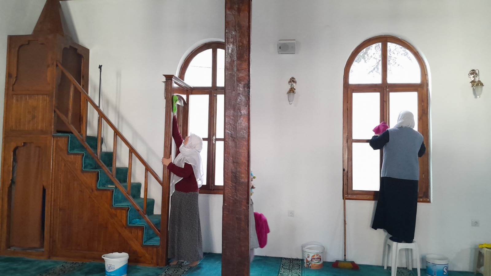 AFYON'UN SULTAN ANA'SI: "CAMİ TEMİZLİĞİNE 18 YILDIR GÖNÜL VERDİM"