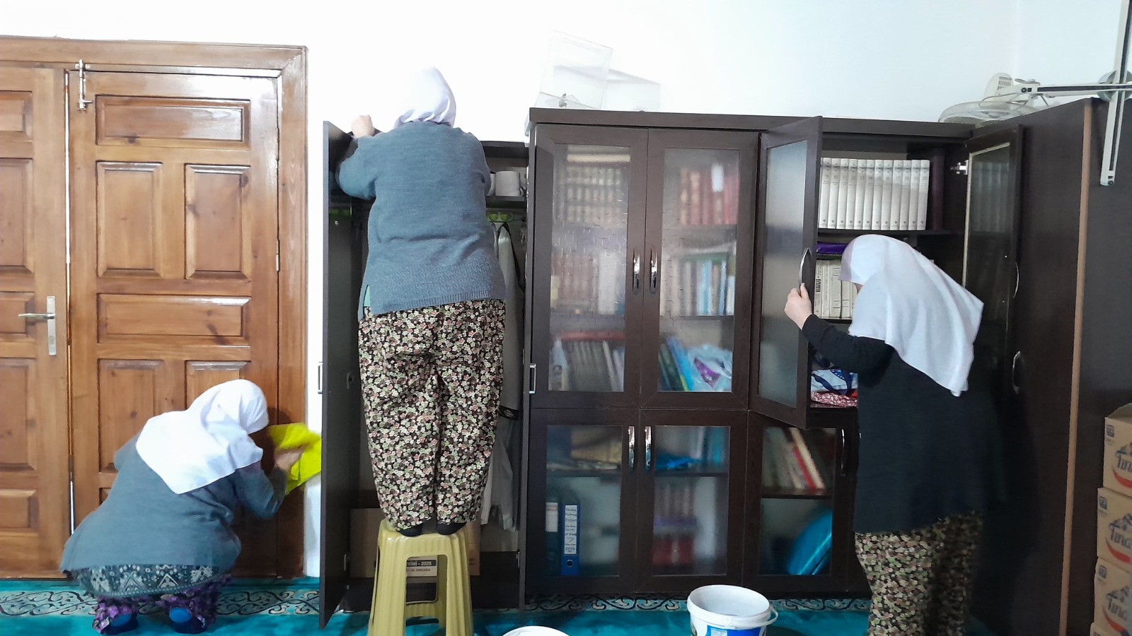 AFYON'UN SULTAN ANA'SI: "CAMİ TEMİZLİĞİNE 18 YILDIR GÖNÜL VERDİM"