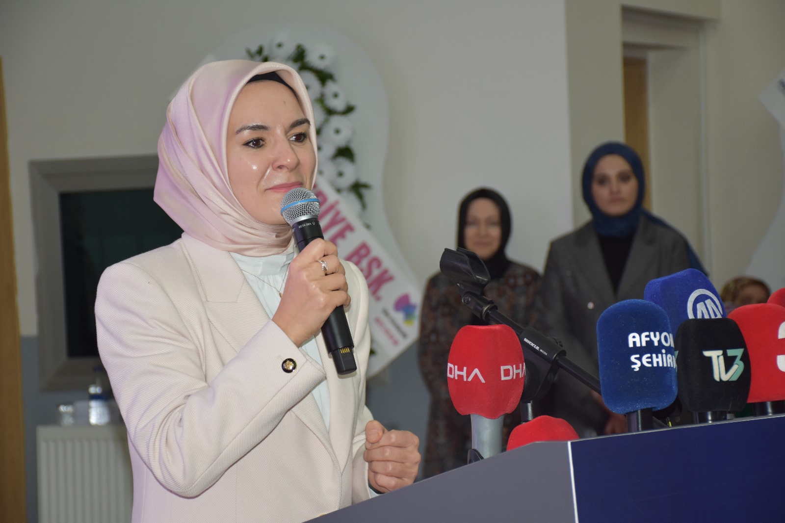 AK Kadınların Başkanı Çengel Bismillah Dedi Bakan Göktaş Destek Verdi