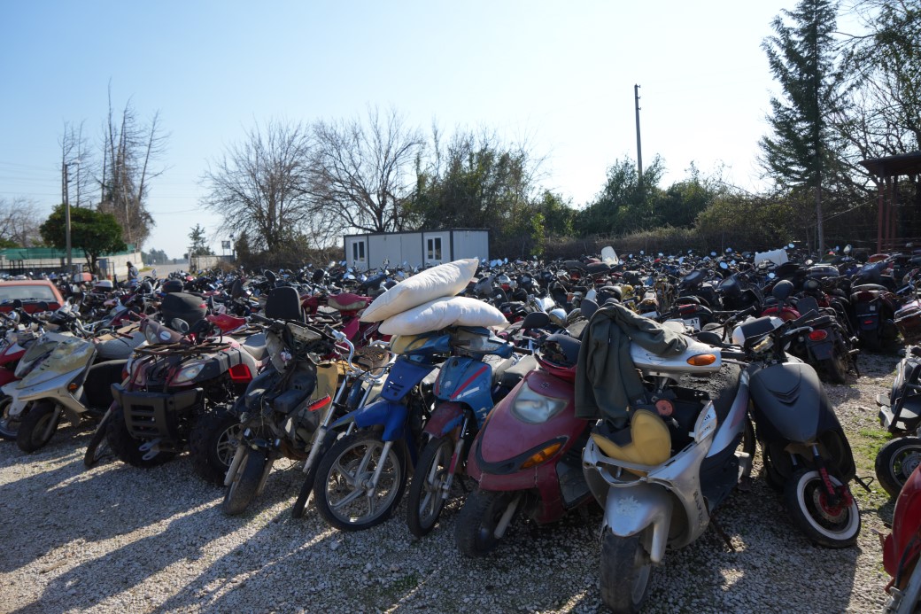 MİLLİ SERVET OTOPARKLARDA ÇÜRÜMEYE TERK EDİLDİ