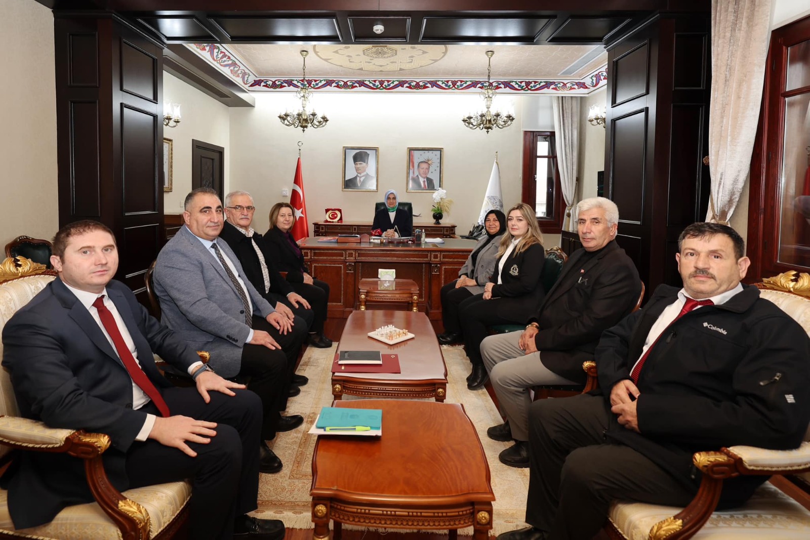 Vali Yiğitbaşı Muhtarlar Dayanışma Derneği Üyelerini Kabul Etti