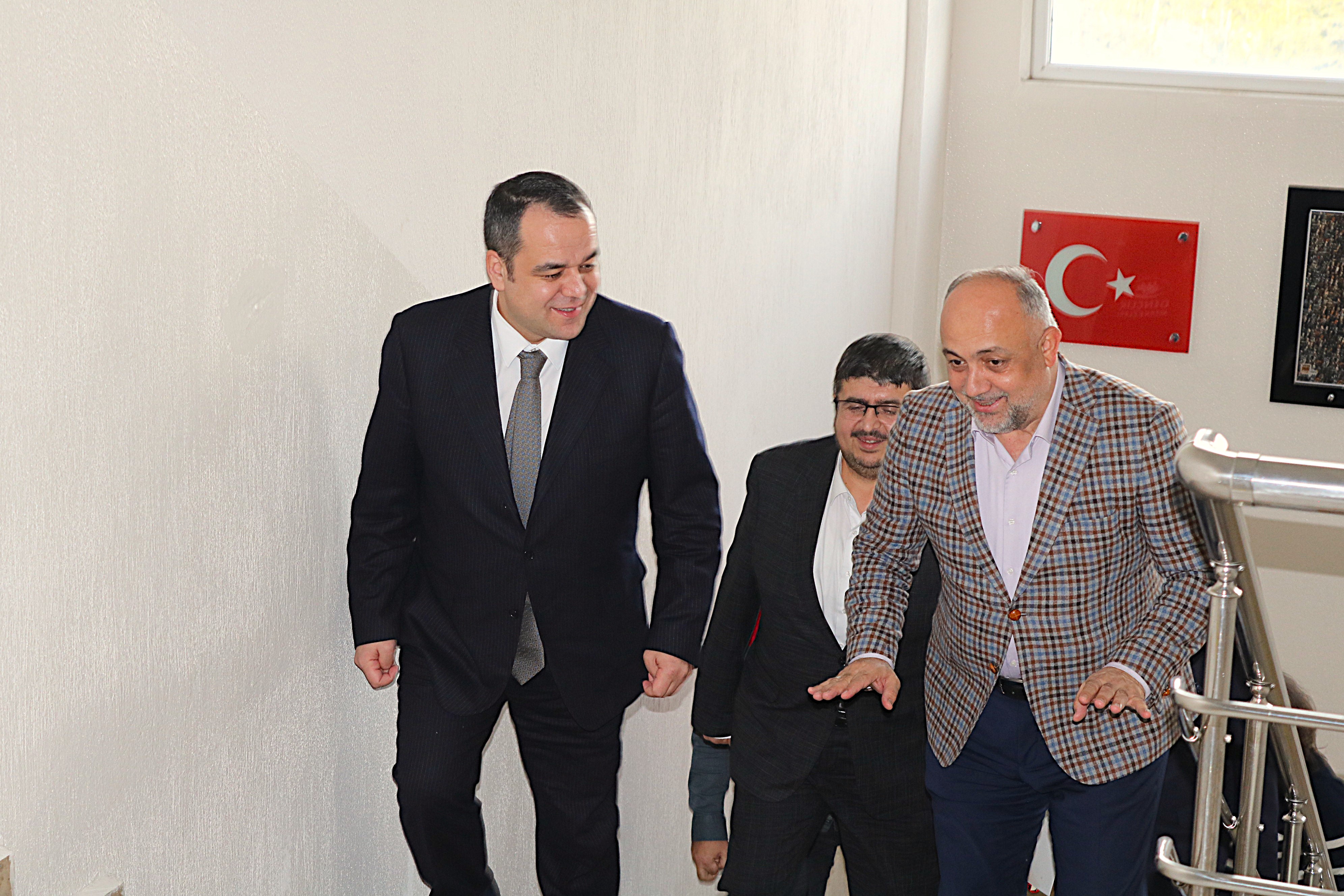 GENÇLİĞİN AĞABEYİ KASAPOĞLU'NDAN  RSP'YE ÖVGÜ ''SPORCU DOSTU OKUL''