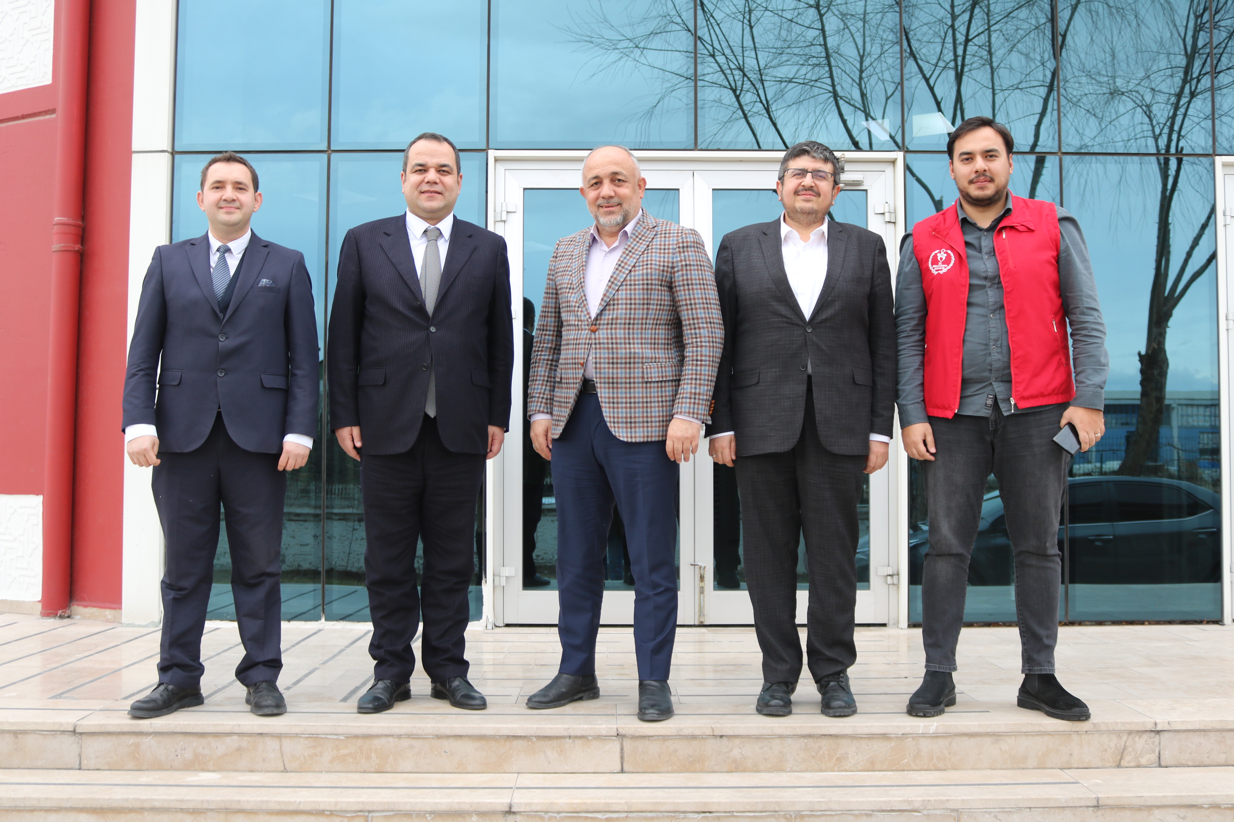 GENÇLİĞİN AĞABEYİ KASAPOĞLU'NDAN  RSP'YE ÖVGÜ ''SPORCU DOSTU OKUL''