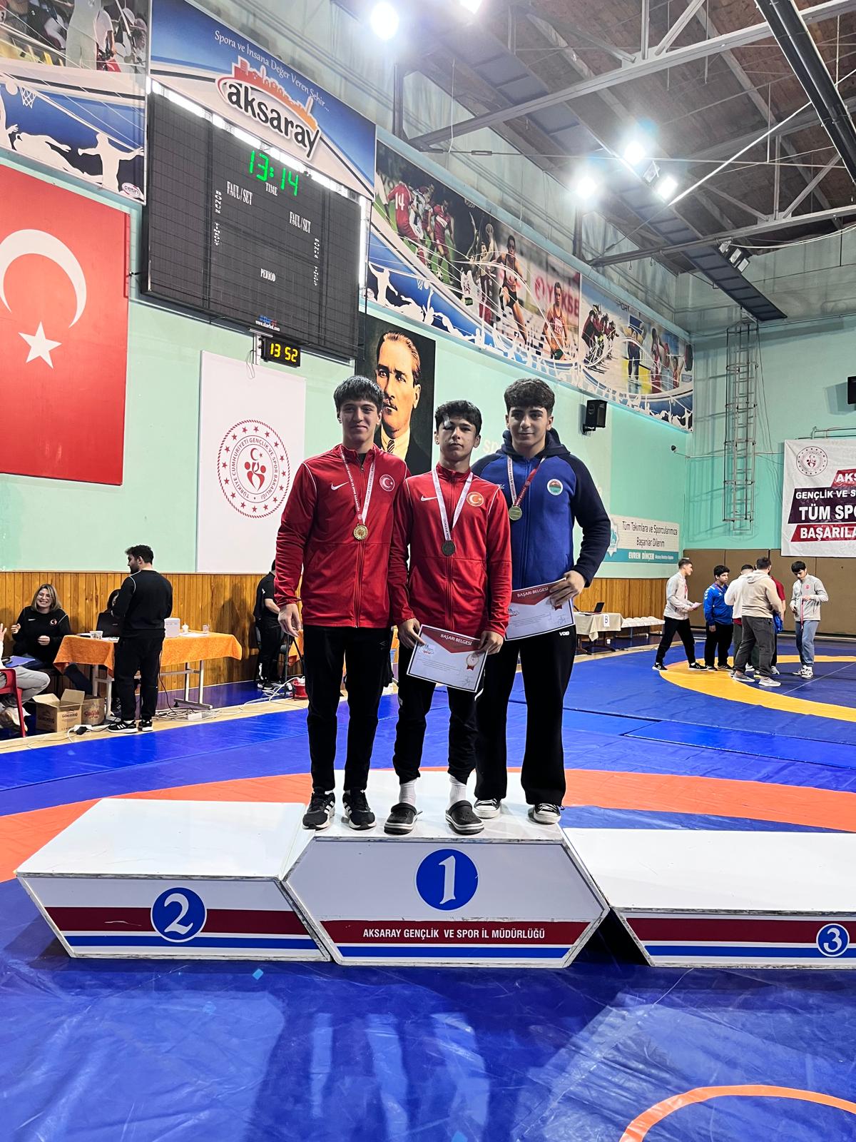 Aksaray'da Madalya Yağmuru: Afyonkarahisarlı Güreşçilerden Büyük Başarı
