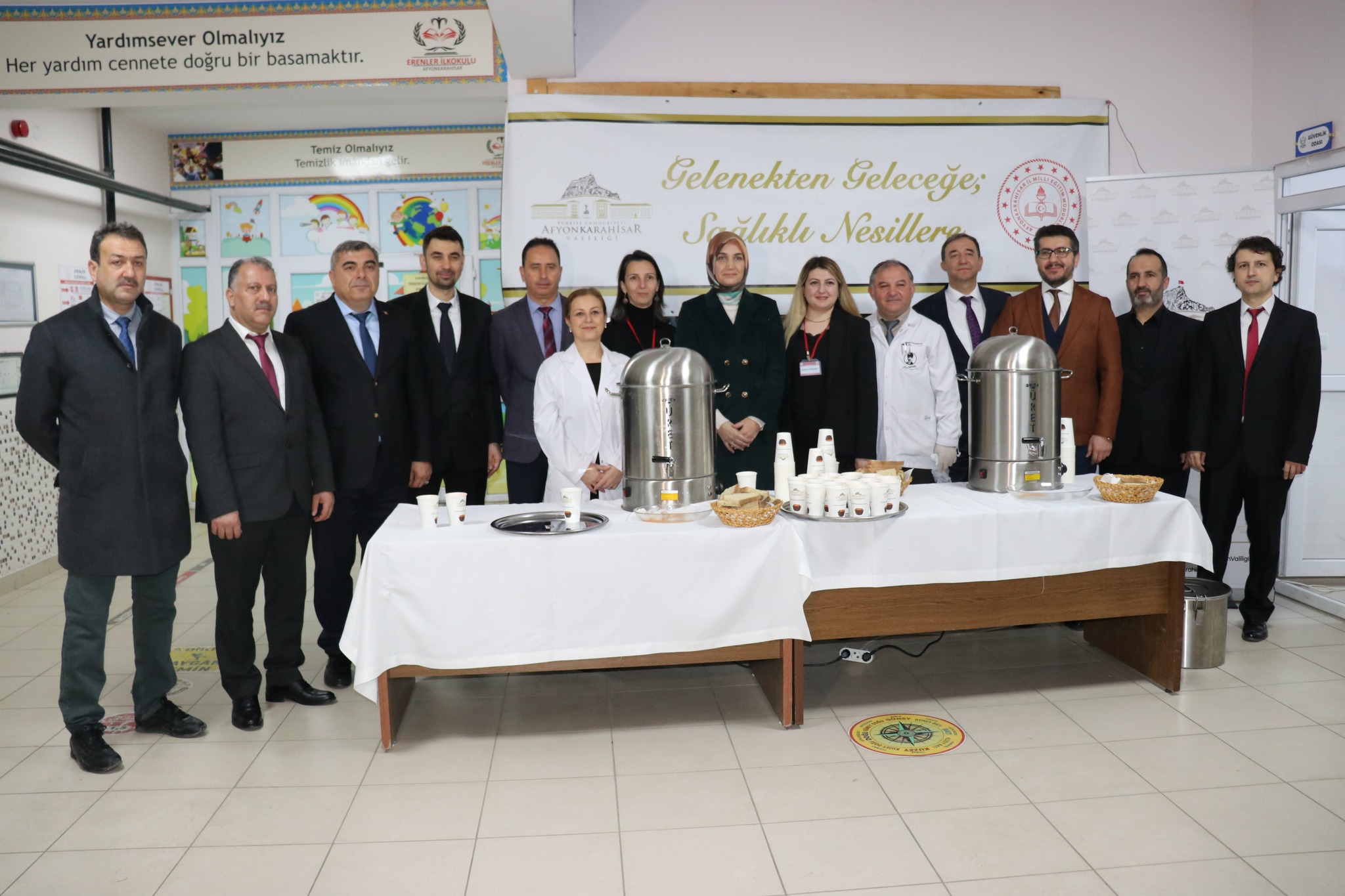Afyonkarahisar'da Eğitim ve Lezzet Bir Arada: Vali Yiğitbaşı'ndan Öğrencilere Tarhana Çorbası İkramı