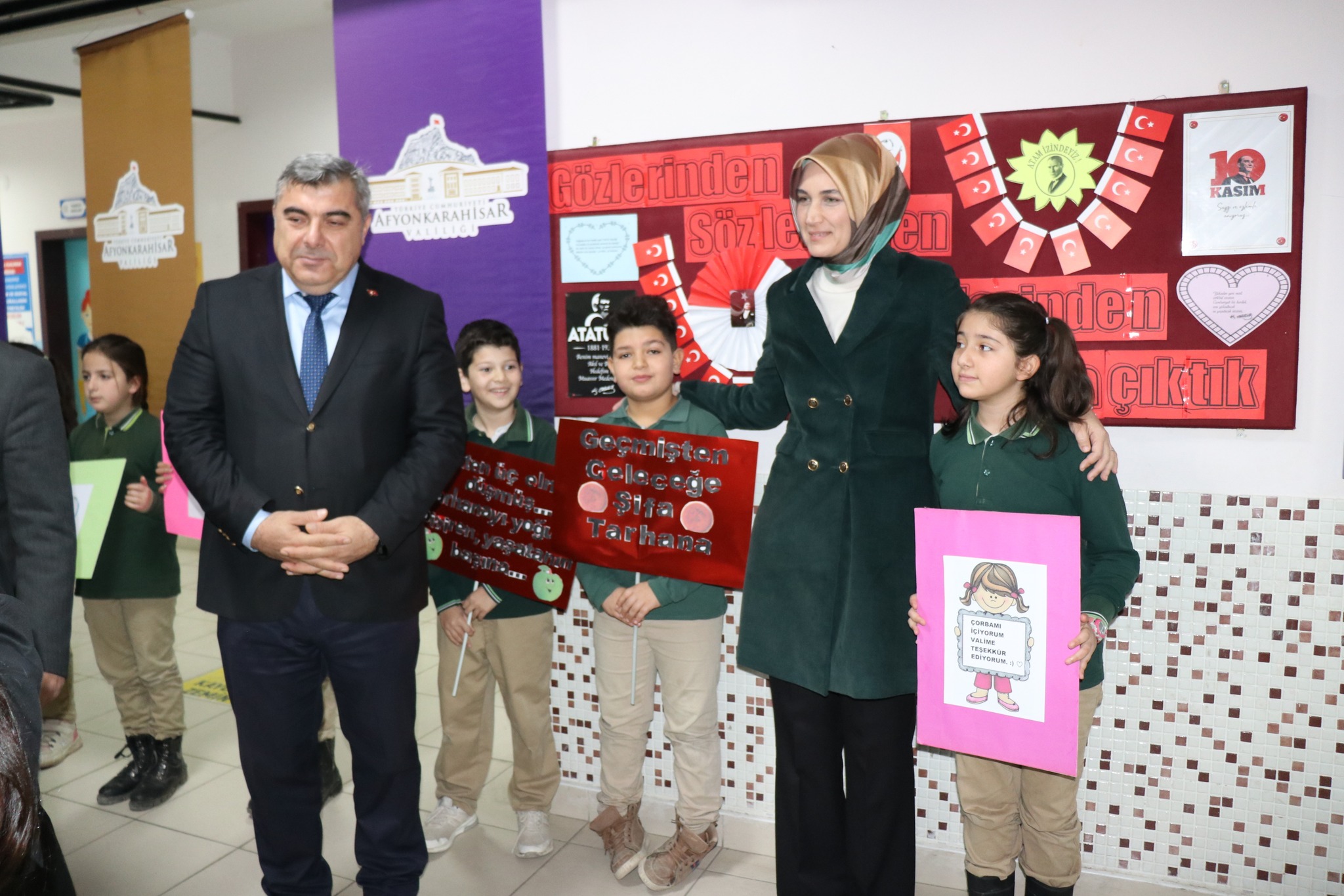 Afyonkarahisar'da Eğitim ve Lezzet Bir Arada: Vali Yiğitbaşı'ndan Öğrencilere Tarhana Çorbası İkramı