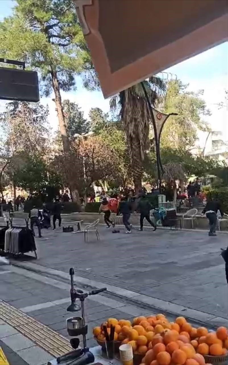 İki Grup Arasında Bıçaklı, Sopalı Kavga: 8 Yaralı