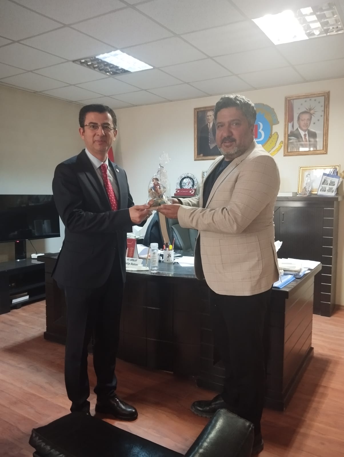 Müdür Karayol’dan, Hocalar Belediyesine Ziyaret