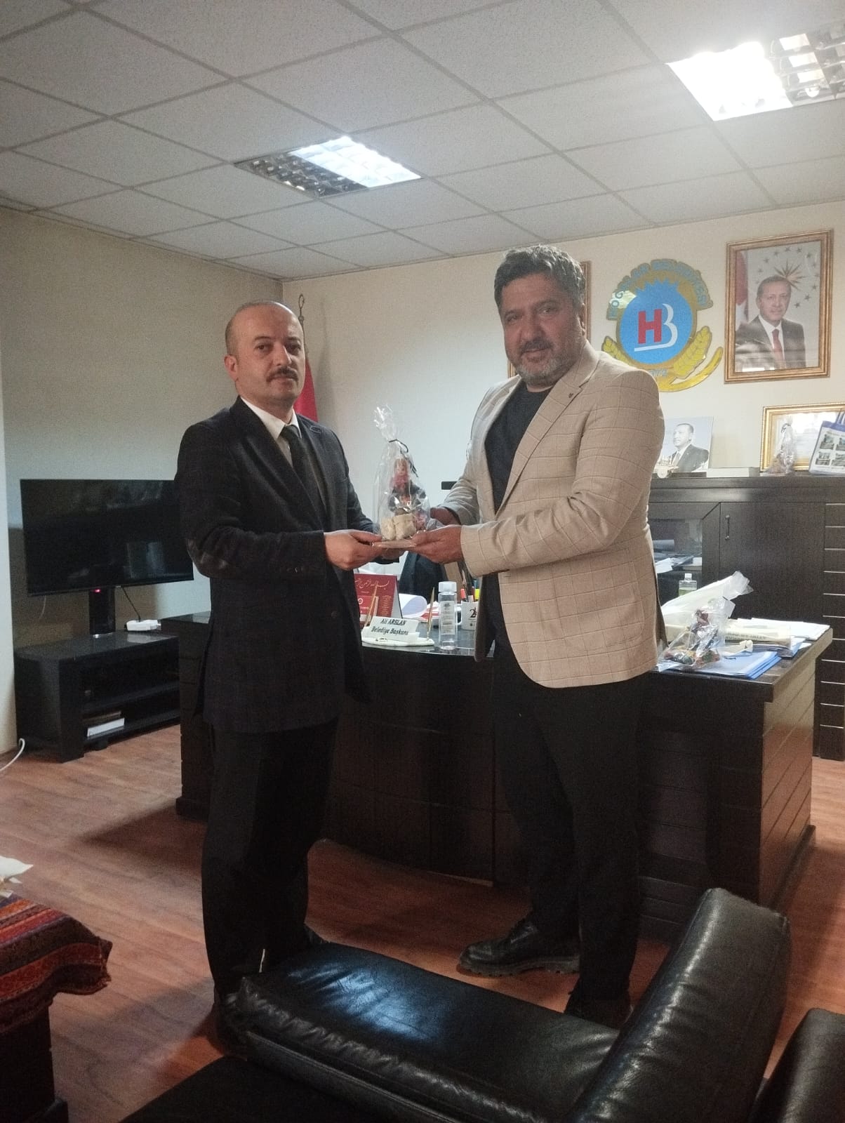 Müdür Karayol’dan, Hocalar Belediyesine Ziyaret