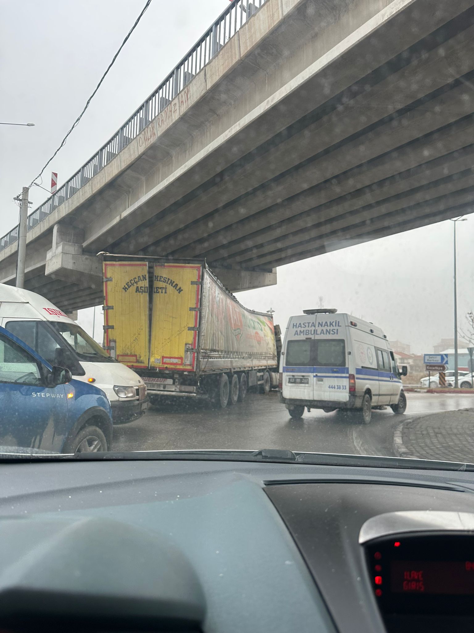 Afyon-Konya Yolu'nda İki Tır Çarpıştı: 1 Yaralı