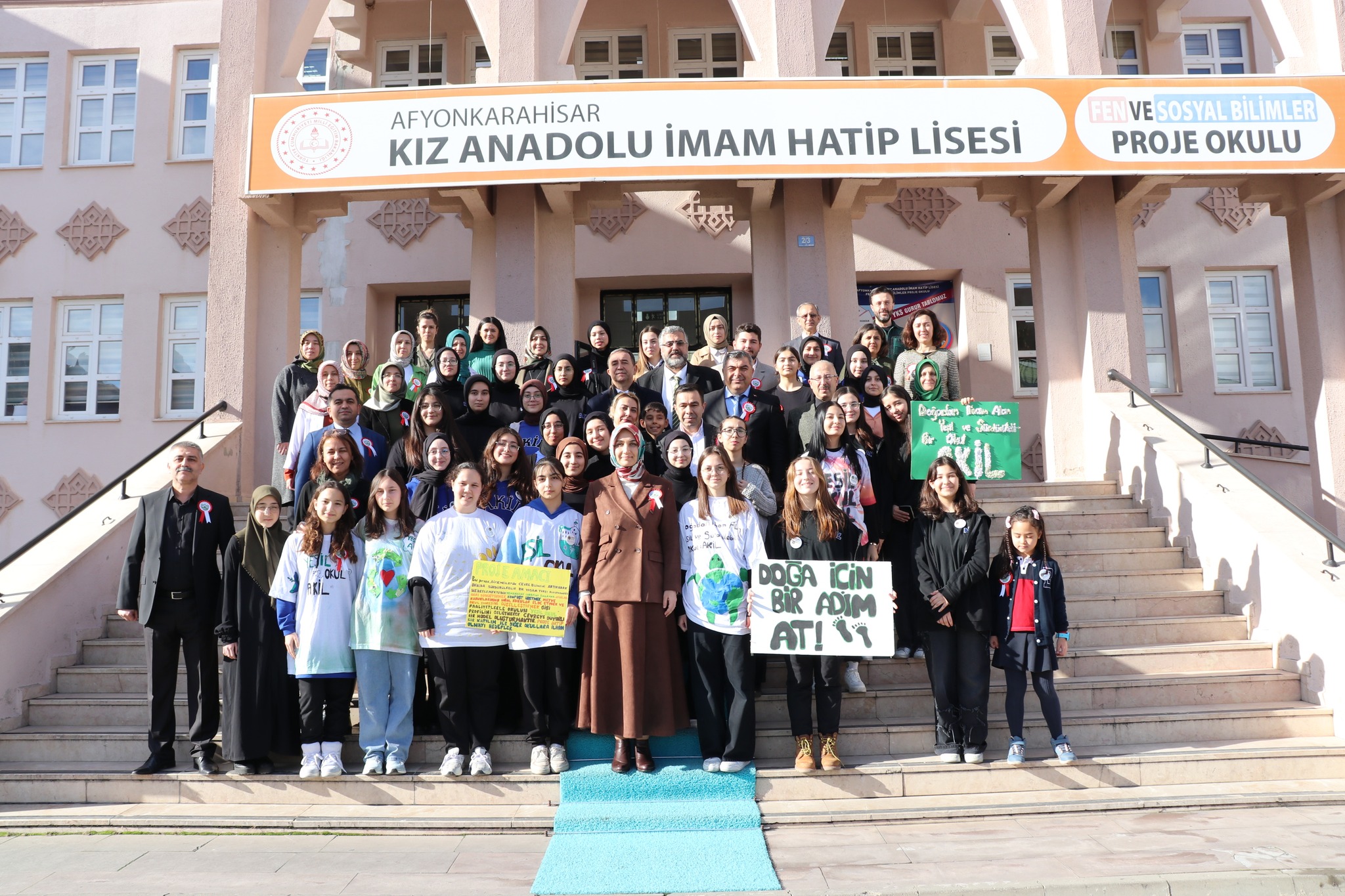 Vali Yiğitbaşı’ndan Doğadan İlham Alan Okula Tam Destek