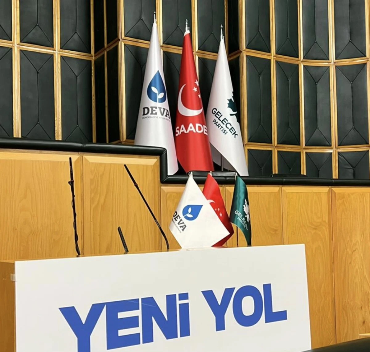 Afyonlu Siyasi İsim Akıncı Başkanlığında Grup Toplantısı Düzenlendi