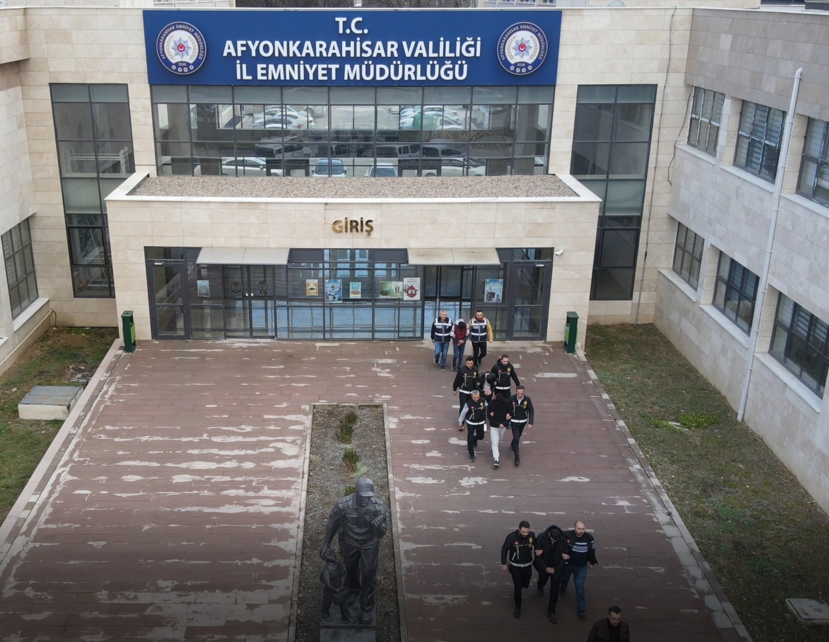 Afyonkarahisar’da Oto Hırsızları Yakalandı