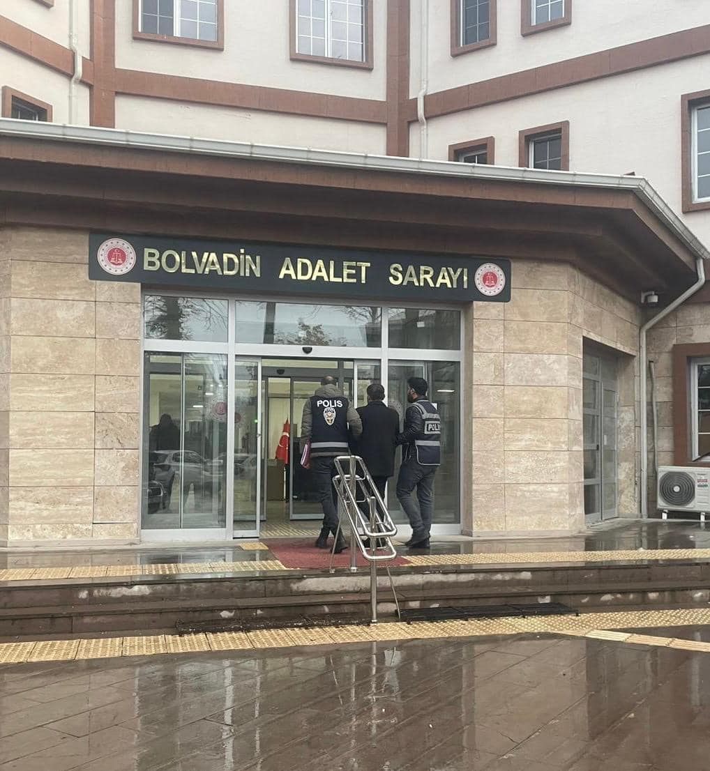 Afyonkarahisar’da Banka ve Hırsızlık Suçlusu Şahıs Yakalandı