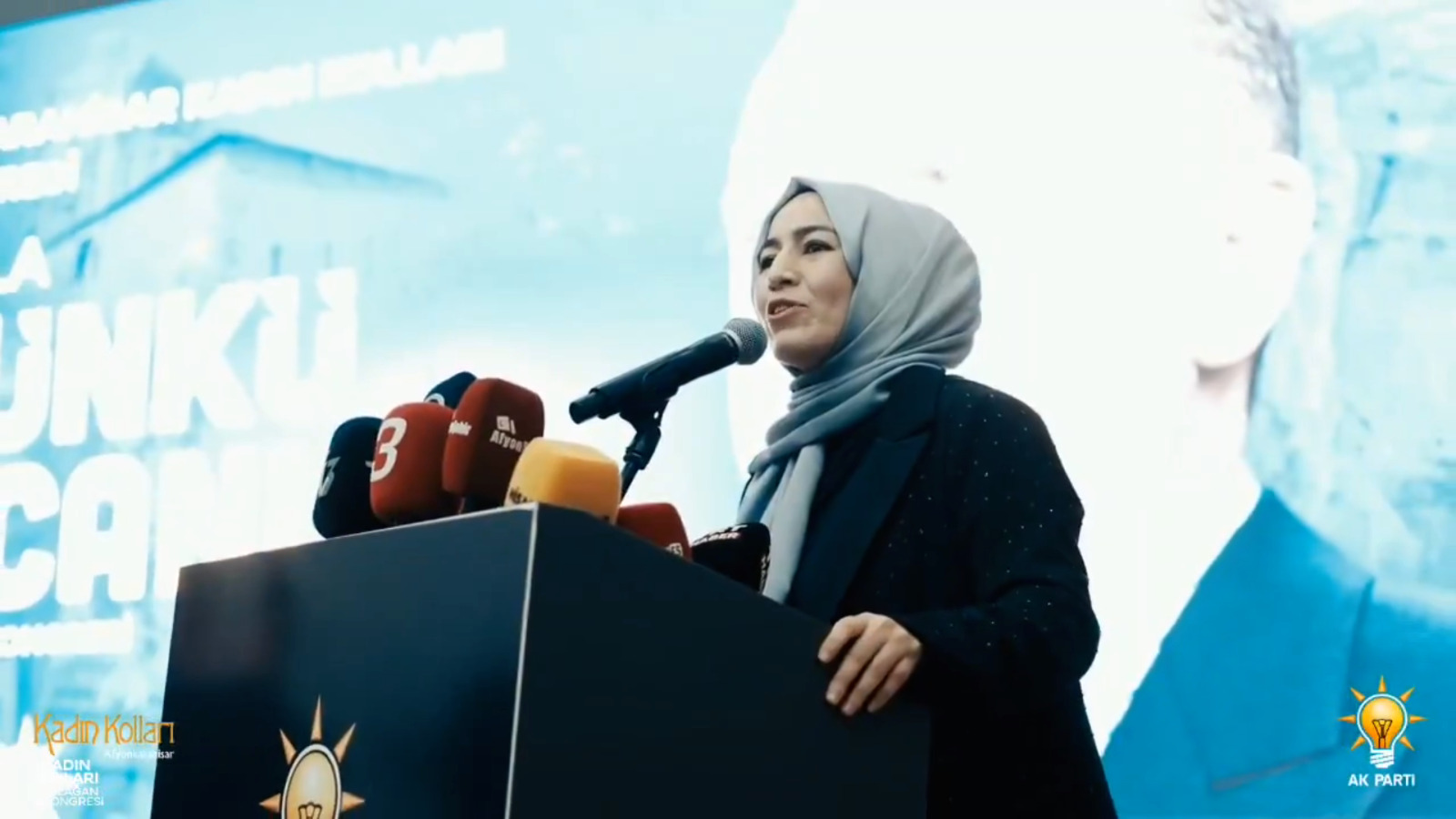 AK Kadınların Kongresi Bayram Havasında Geçti