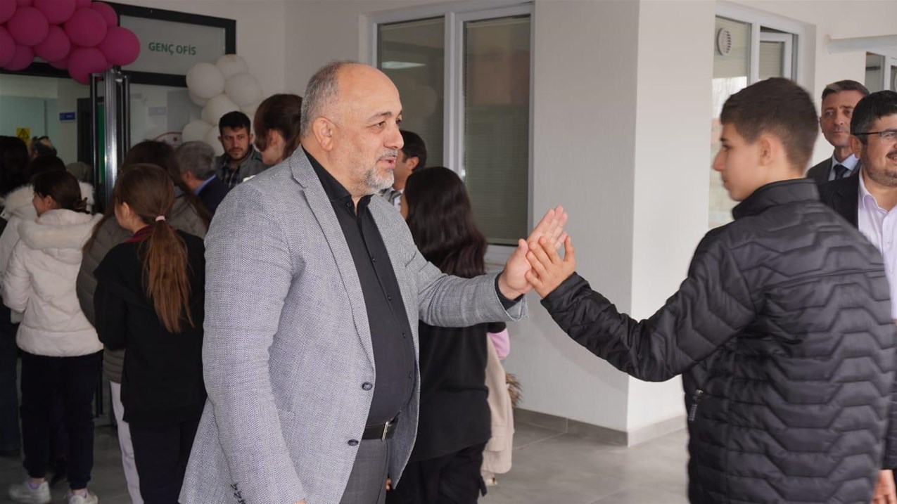 İl Müdürü Kasapoğlu Sinanpaşa Genç Ofis’te Gençlerle Buluştu