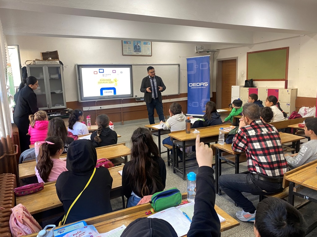 OEDAŞ İLKOKUL ÖĞRENCİLERİNE ENERJİ TASARRUFUNU ANLATTI