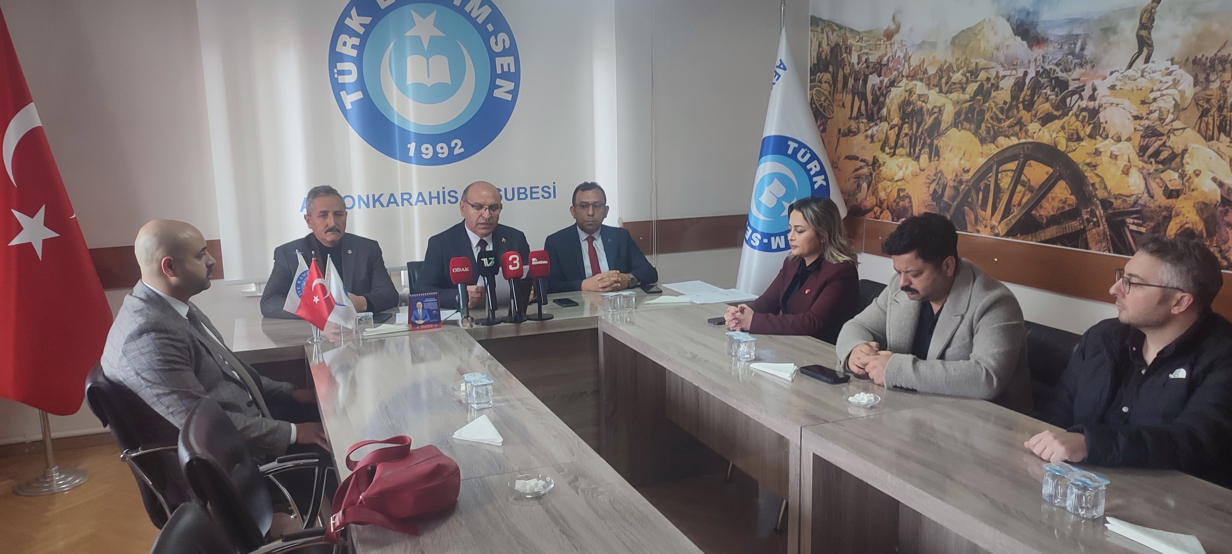 TÜRK EĞİTİM-SEN AFYONKARAHİSAR ŞUBE BAŞKANI MUHTAR DEMİRCİ, İL MİLLİ EĞİTİM MÜDÜRLÜĞÜ'NÜN I. YARIYIL KARNESİNİ DEĞERLENDİRDİ
