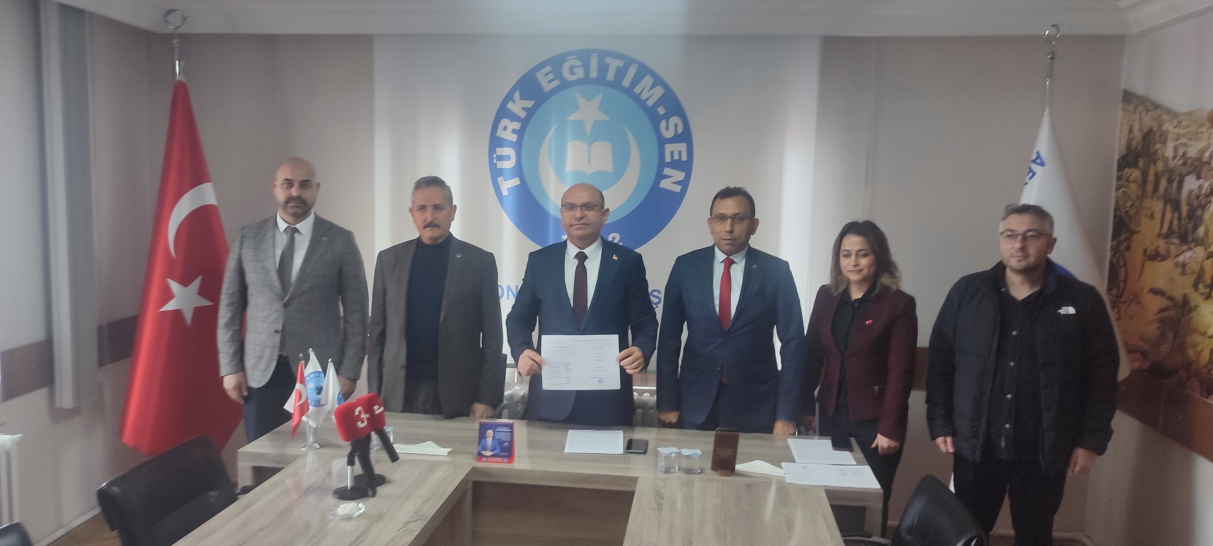 TÜRK EĞİTİM-SEN AFYONKARAHİSAR ŞUBE BAŞKANI MUHTAR DEMİRCİ, İL MİLLİ EĞİTİM MÜDÜRLÜĞÜ'NÜN I. YARIYIL KARNESİNİ DEĞERLENDİRDİ