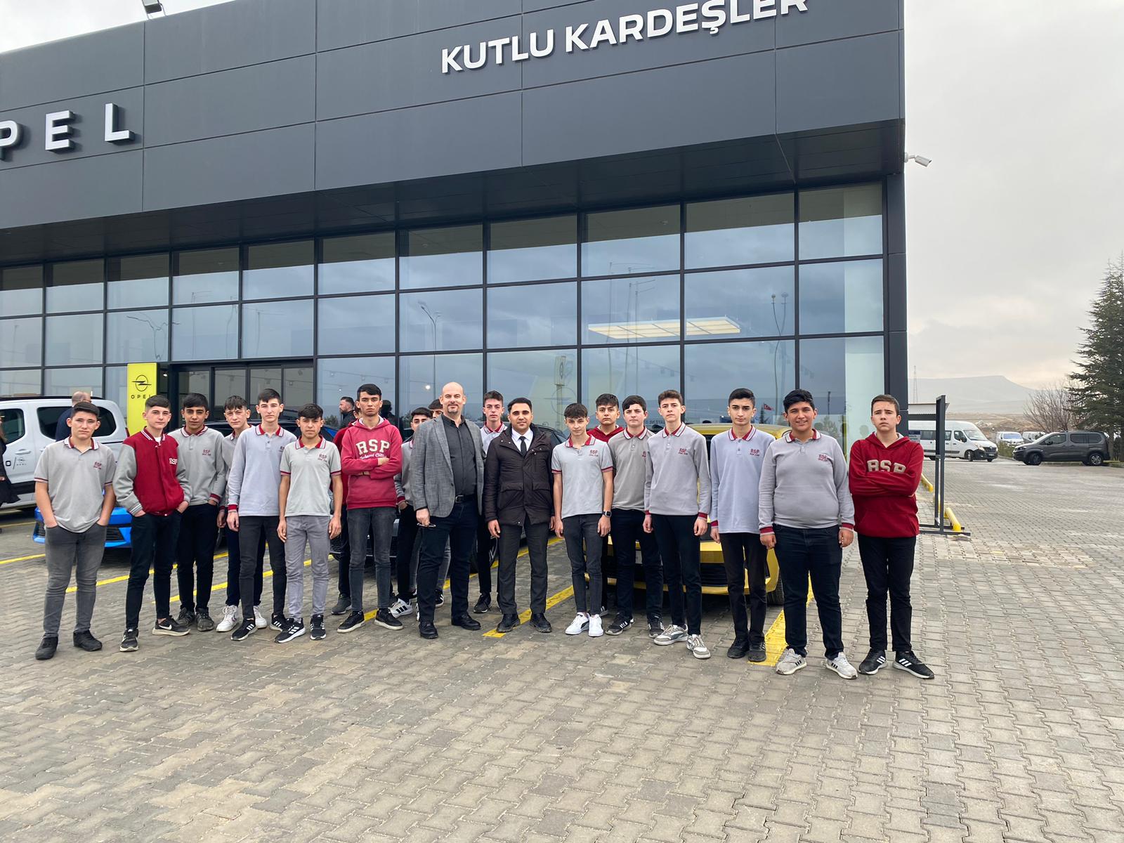 GELECEĞİN USTALARINDAN TEKNOLOJİYLE BULUŞMA: RSP ÖĞRENCİLERİNDEN MESLEKİ EĞİTİME YÖNELİK ANLAMLI BİR TEKNİK GEZİ