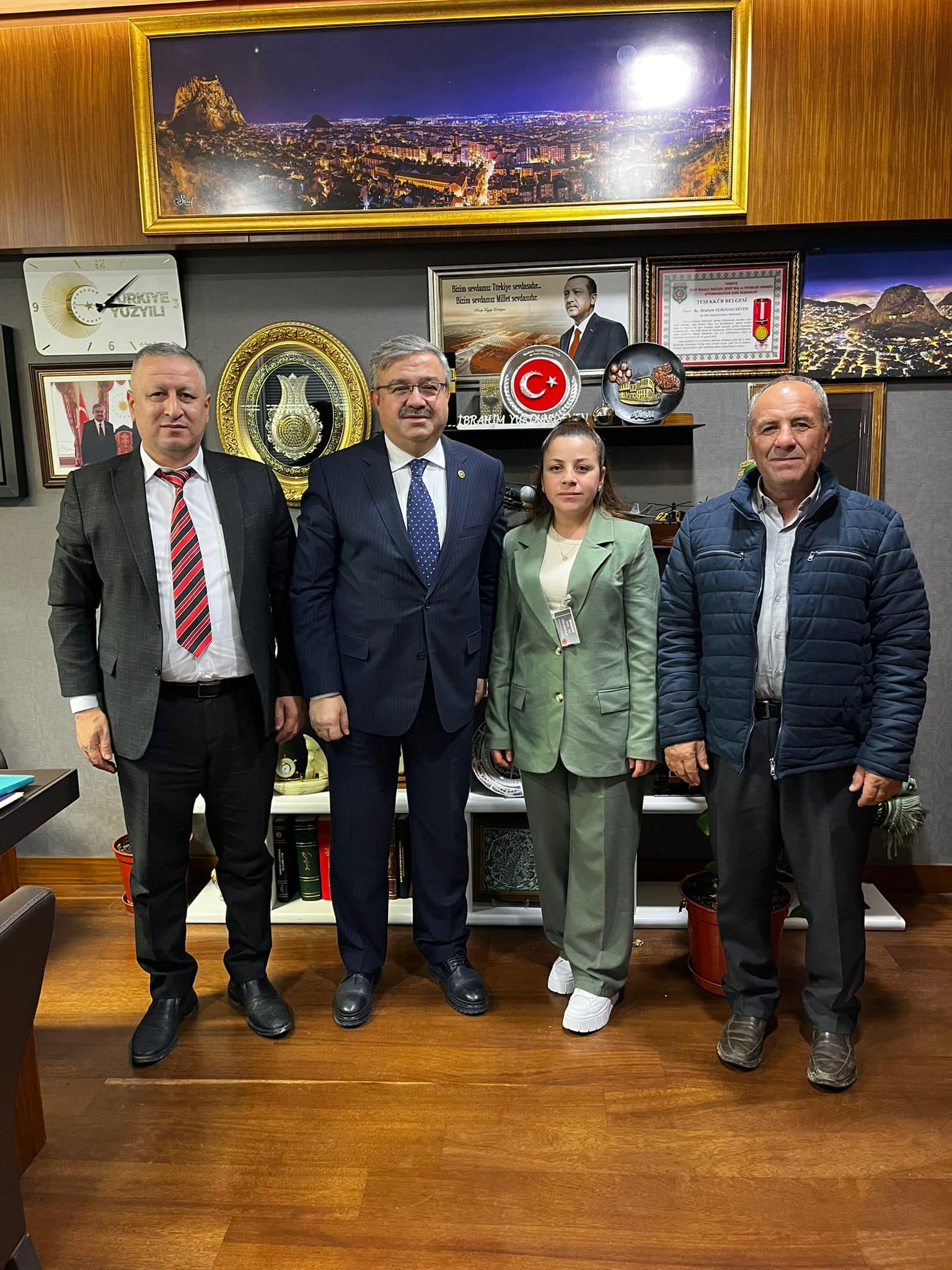 Milletvekili Yurdunuseven, Misafirlerini Kabul Etti