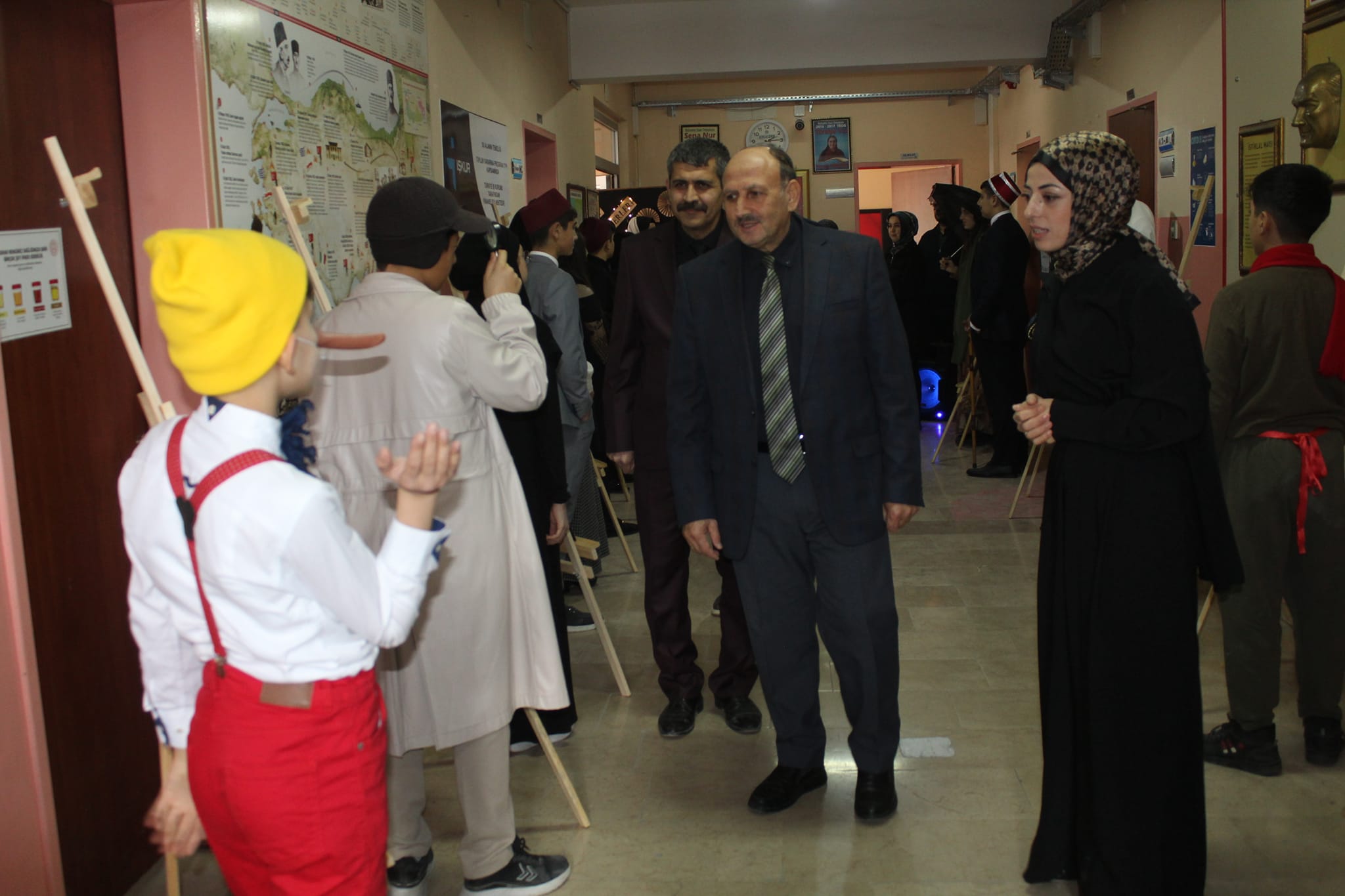 Bolvadin İlçe Milli Eğitim Müdürü Özçal, Edebiyat Sokağı Açılışına Katıldı