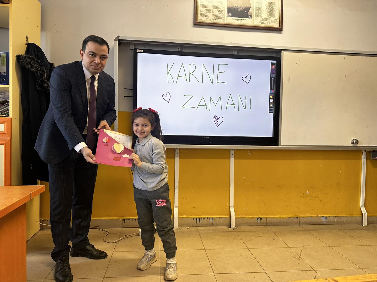 Kaymakam Halis, Öğrencilerle Karne Dağıtımında Bir Araya Geldi