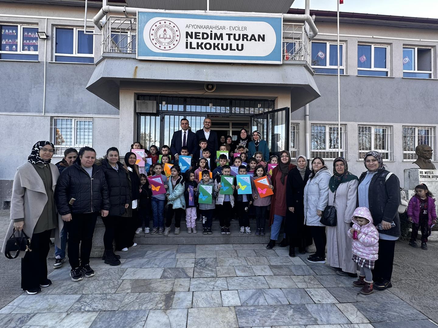 Kaymakam Halis, Öğrencilerle Karne Dağıtımında Bir Araya Geldi