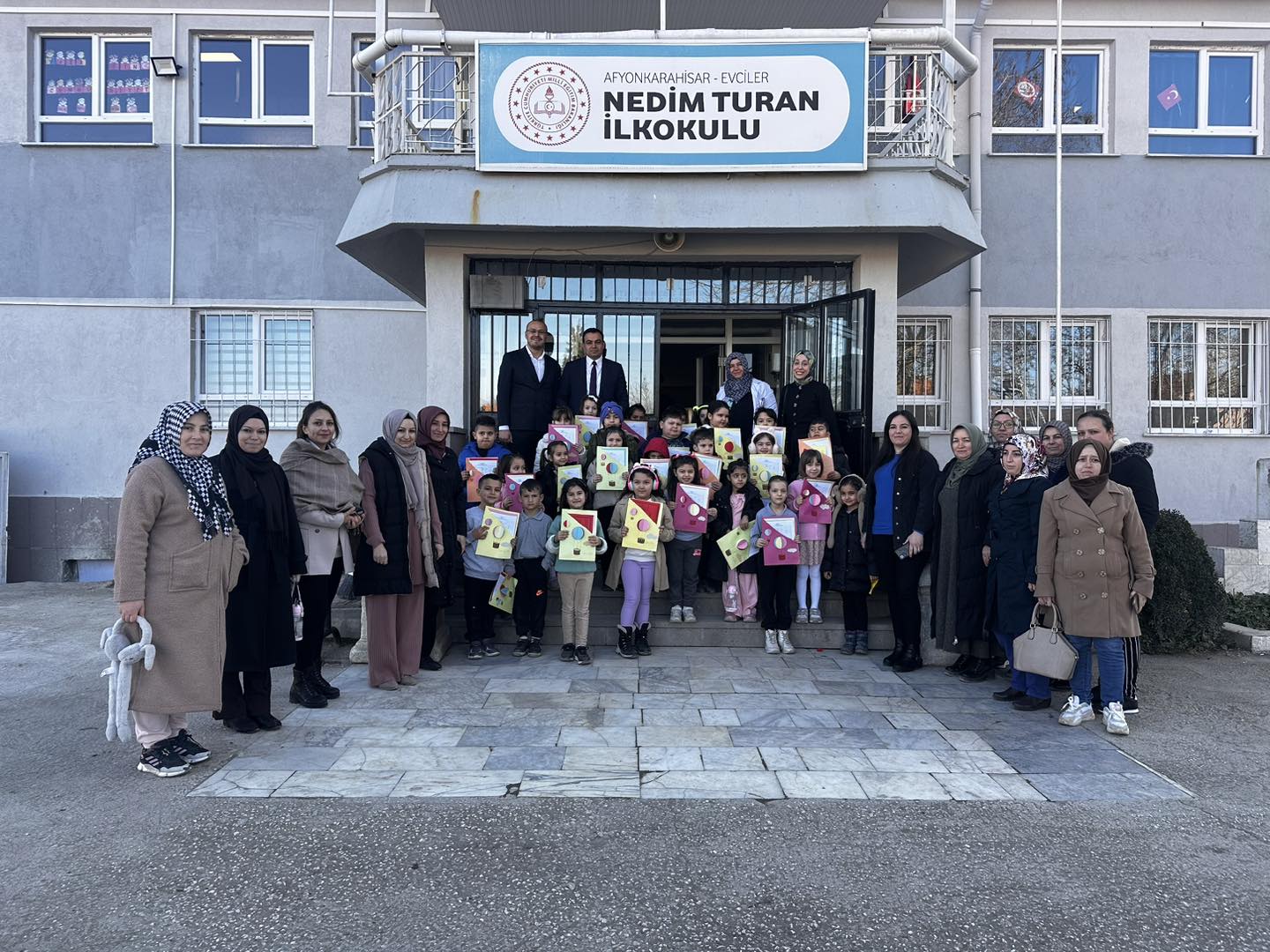 Kaymakam Halis, Öğrencilerle Karne Dağıtımında Bir Araya Geldi