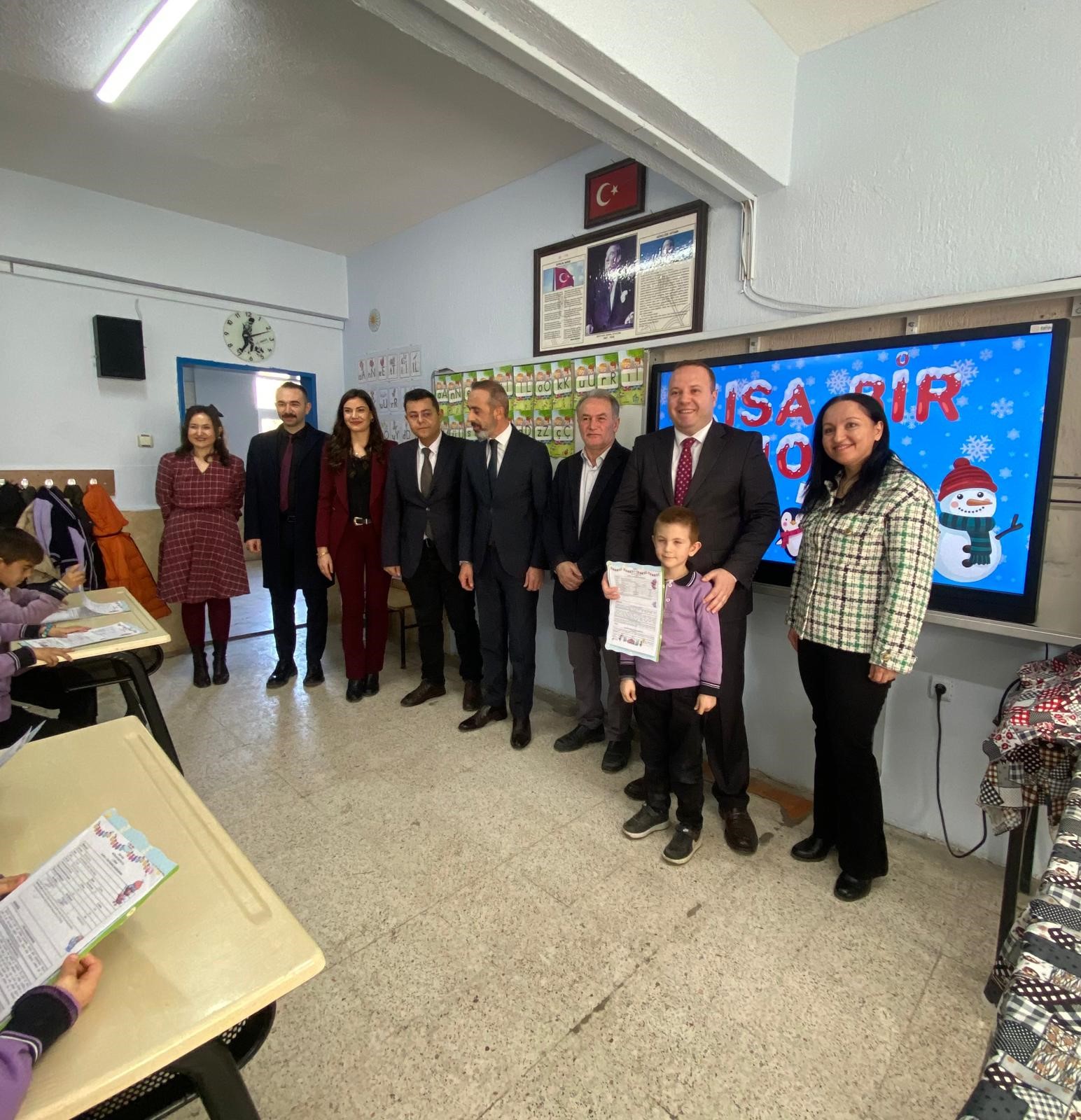 Minik Öğrenciler İlk Kez Karne Almanın Sevincini Yaşadı