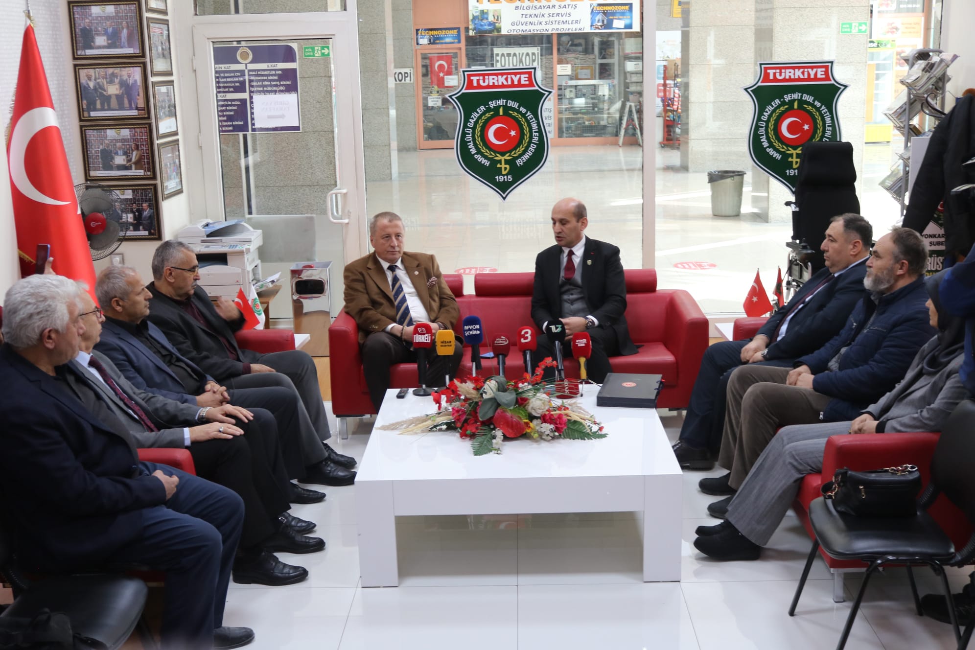 Milletvekili Olgun, Şehitler ve Gaziler Derneği'ni Ziyaret Etti