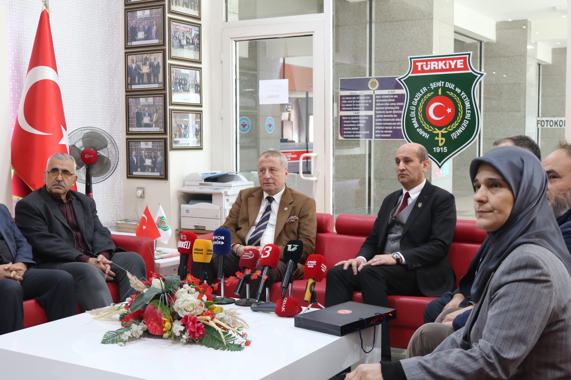 Milletvekili Olgun, Şehitler ve Gaziler Derneği'ni Ziyaret Etti