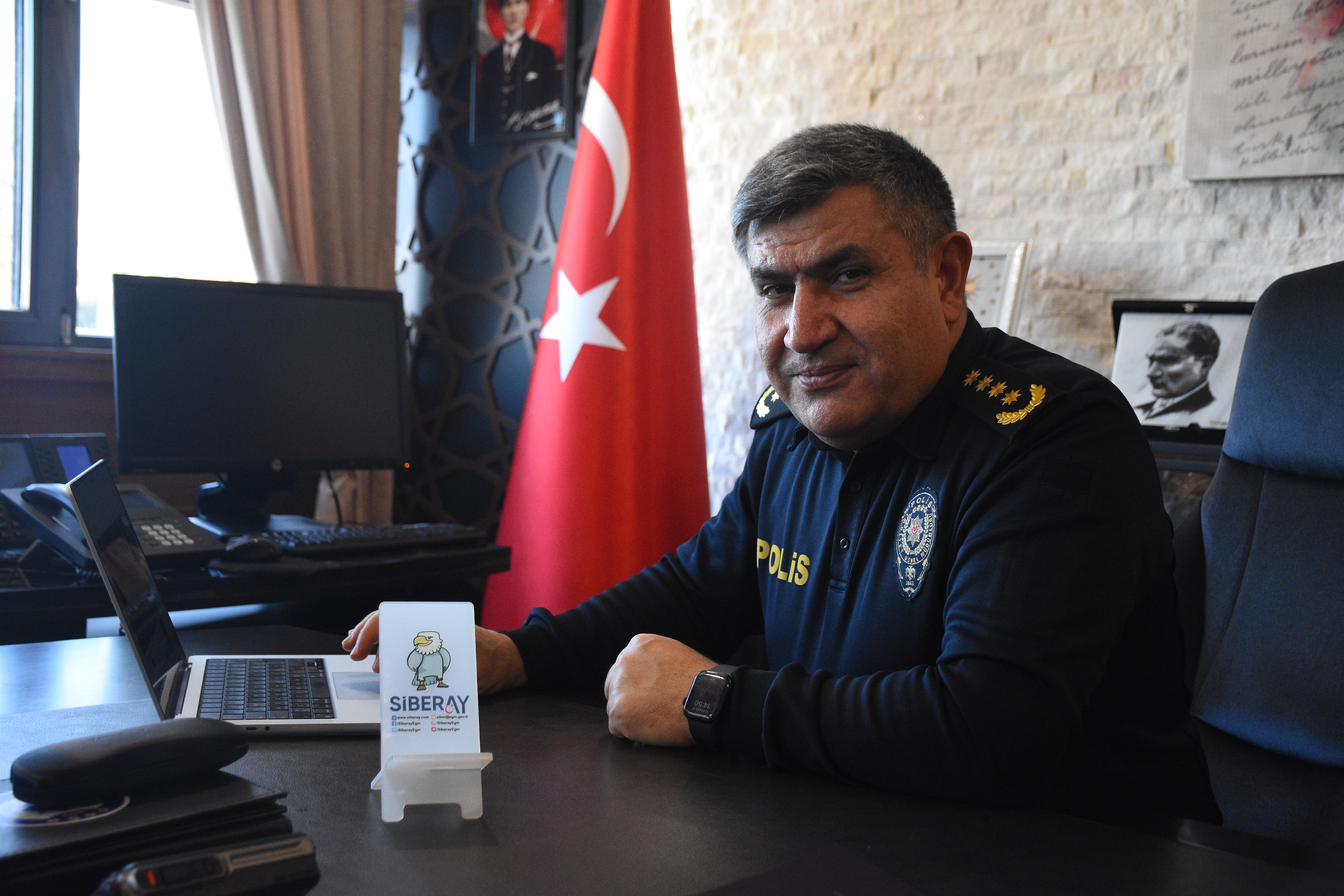 Emniyet Müdürü Ay, "Yılın Kareleri" Oylamasına Katıldı