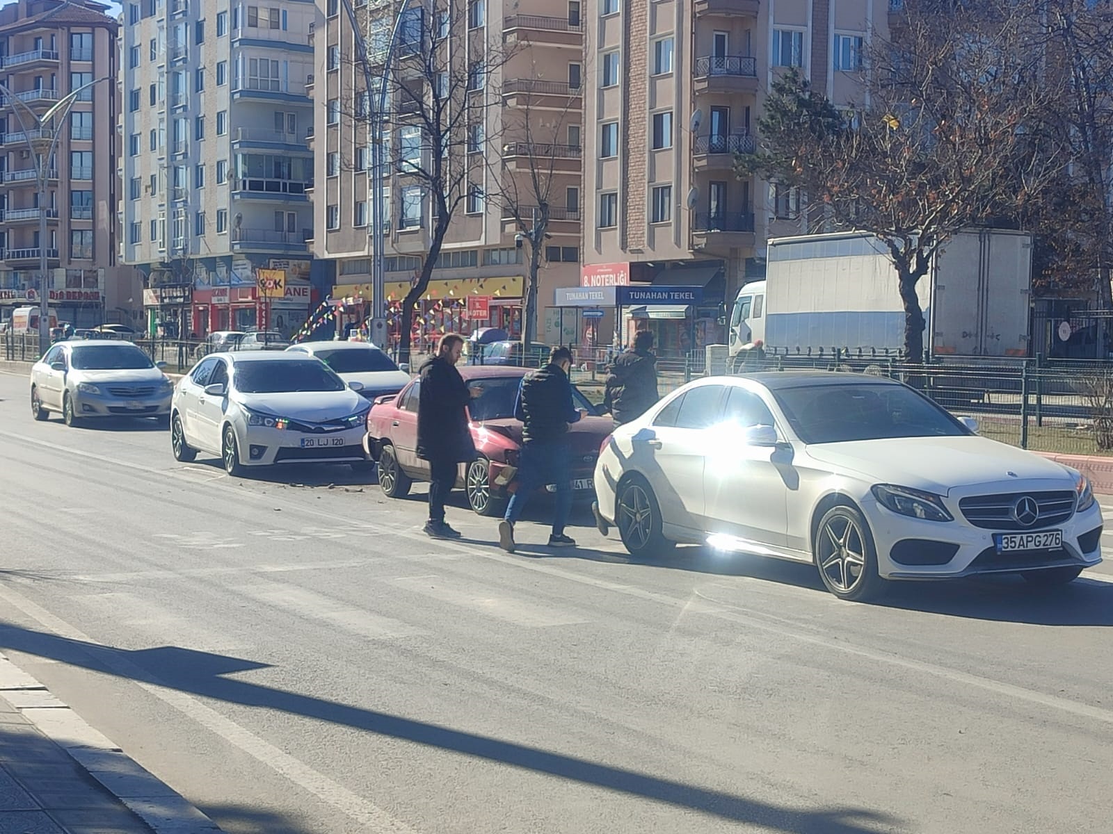 3 ARAÇ ZİNCİRLEME KAZAYA KARIŞTI