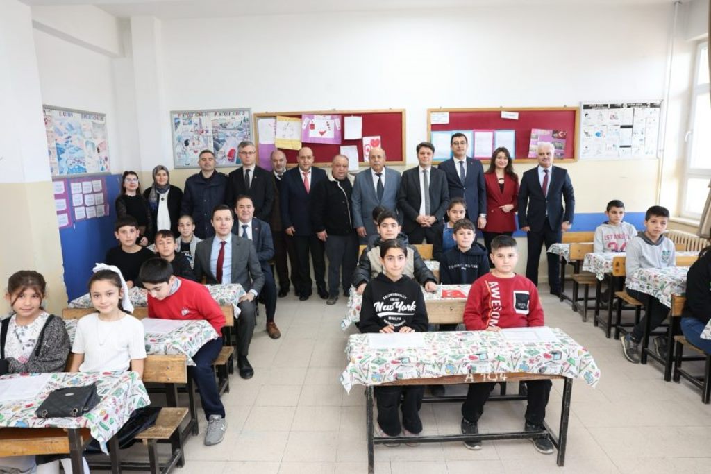 SANDIKLI'DA YARIYIL TATİLİ COŞKUSU