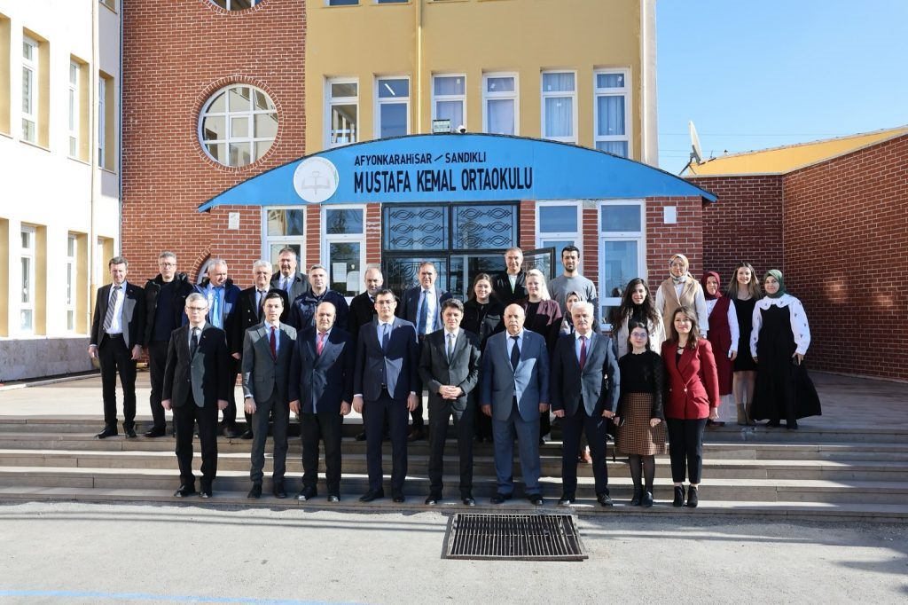 SANDIKLI'DA YARIYIL TATİLİ COŞKUSU