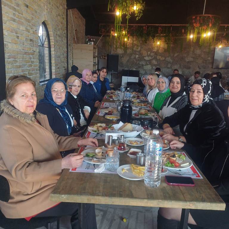 GÖNÜL DOSTLARI KAHVALTIDA BİR ARAYA GELDİ