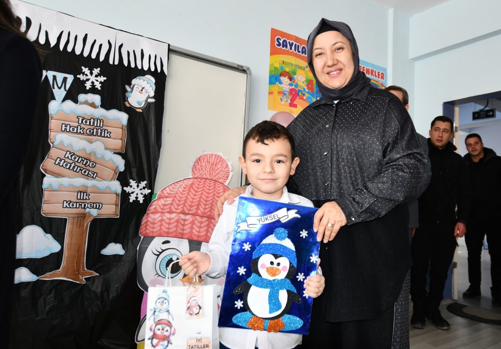 BAŞKAN KILINÇARSLAN, ÖĞRENCİLERİN KARNE SEVİNCİNE ORTAK OLDU