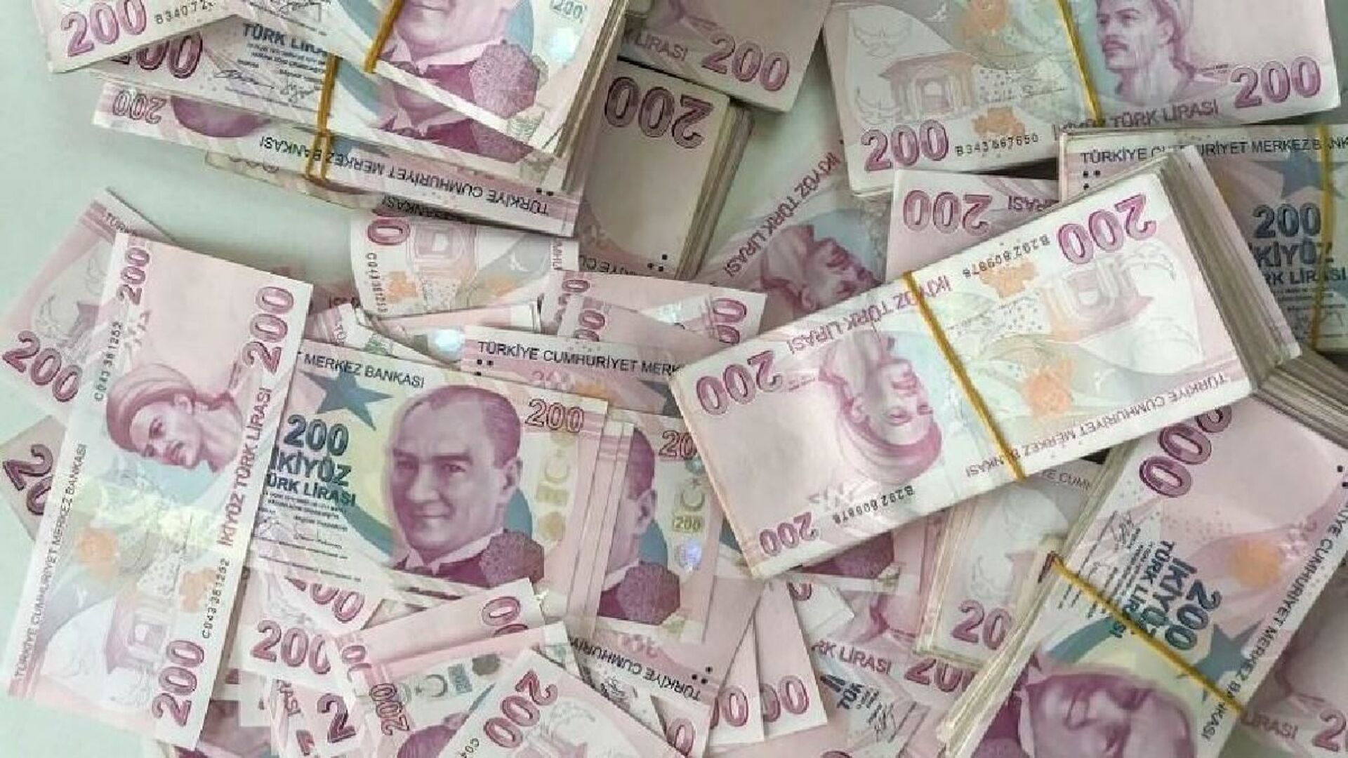 TÜRKİYE'DE HANE HALKI BORÇLARI AZALDI