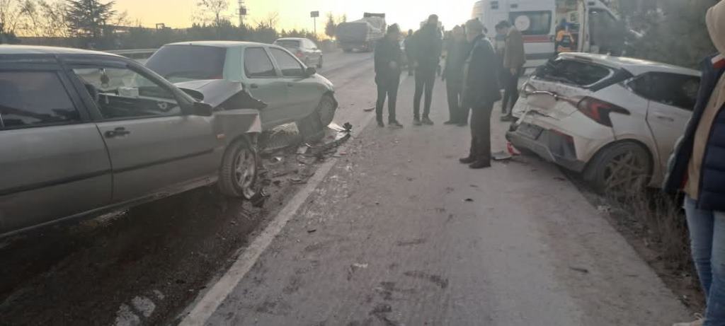 AFYONKARAHİSAR'DA ZİNCİRLEME TRAFİK KAZASI!