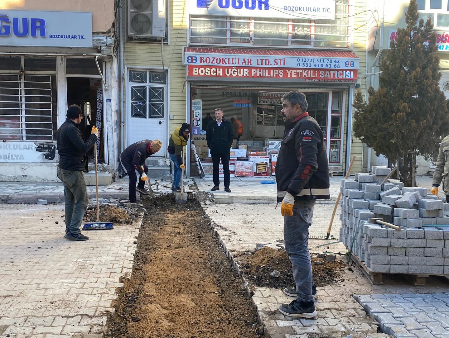 Sinanpaşa’nın Çehresi Değişiyor  Başkan Yıldırım Yerinde İnceliyor