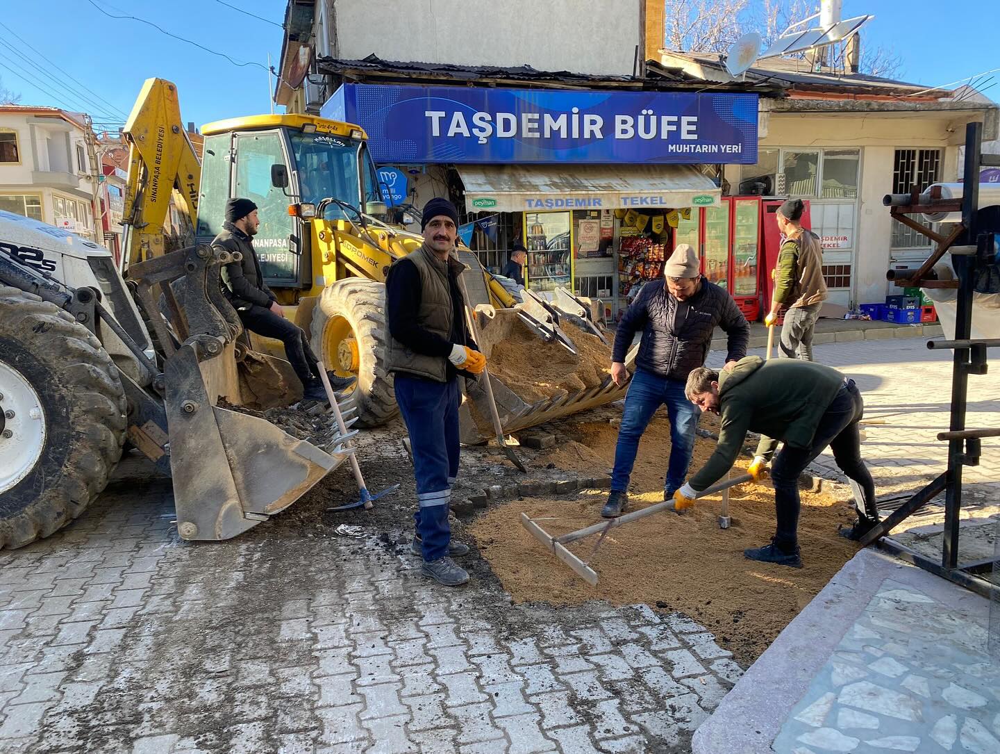 Sinanpaşa’nın Çehresi Değişiyor  Başkan Yıldırım Yerinde İnceliyor