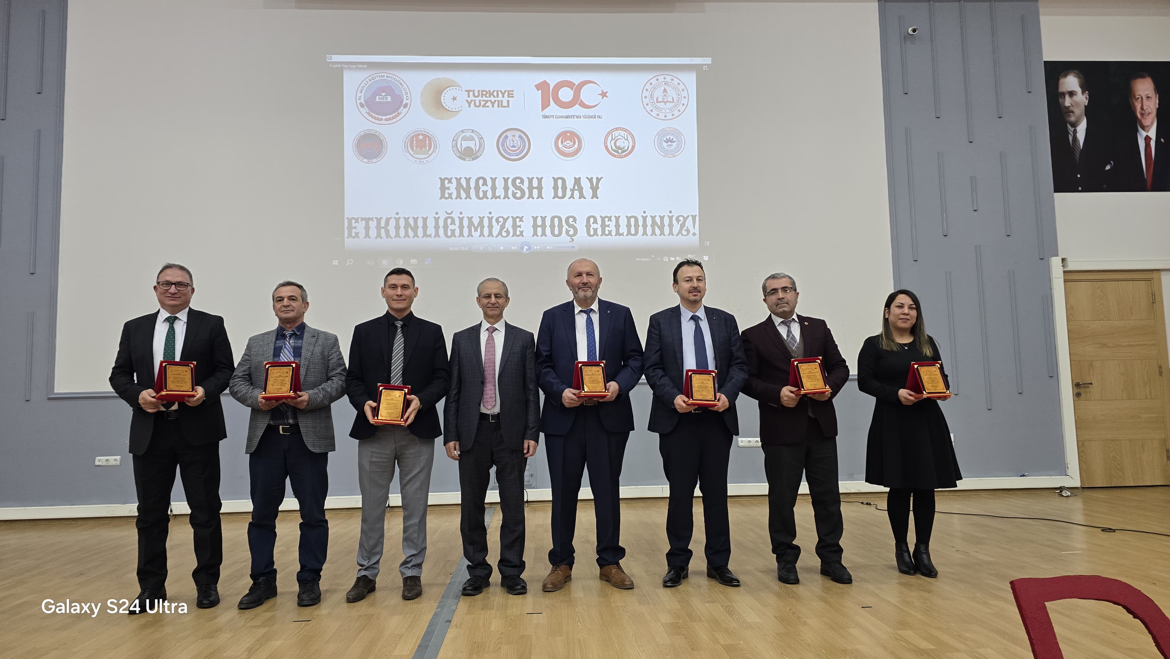 Afyonkarahisar'da İmam Hatip Ortaokullarında "English Day" Etkinliği Gerçekleştirildi