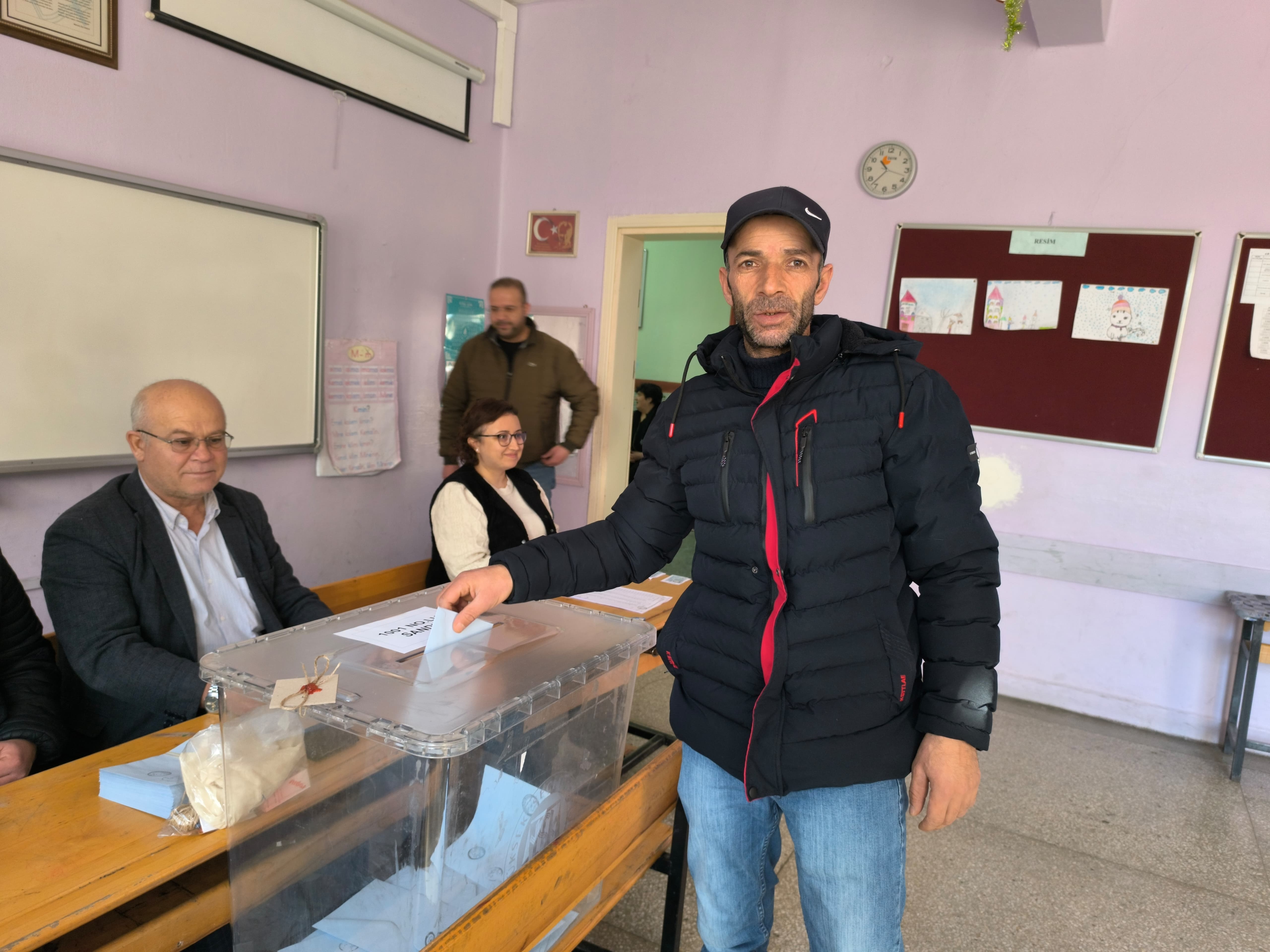 Afyonkarahisar’da 224 Seçmenli Mahalle, Muhtarlık Seçimi İçin Sandık Başına Gitti