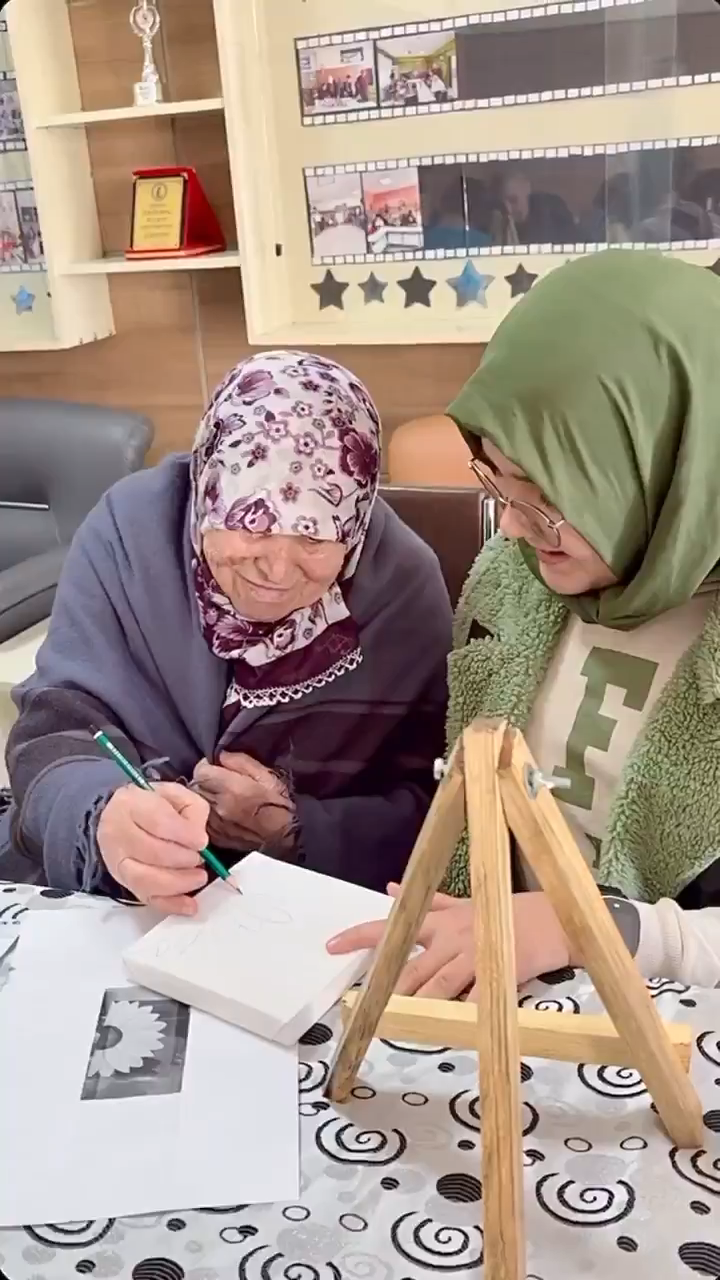 Sandıklı’da Resim Atölyesiyle  Kuşaklar Arası Bağ Pekişti