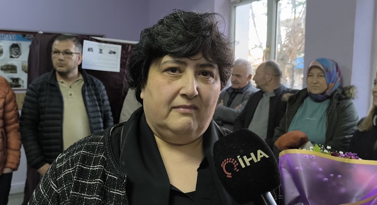 Buruk Muhtarlık Sevinci: Muhtar Seçilir Seçilmez Soluğu Ölen Kocasının Mezarında Aldı