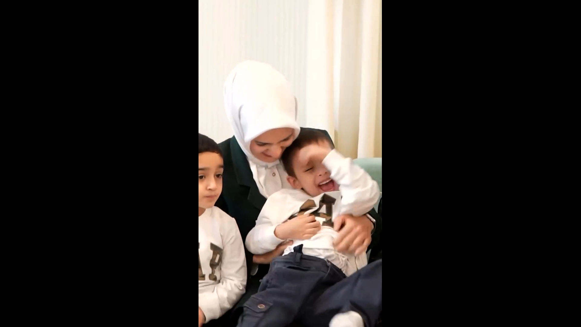 Afyonlu Bakandan  Yürekleri Isıtan Paylaşım