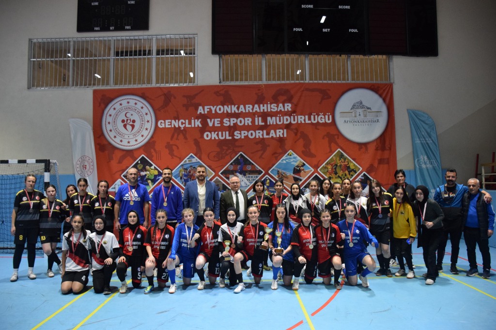 OKUL SPORLARI FUTSAL GENÇ KIZ MÜSABAKALARI SONA ERDİ