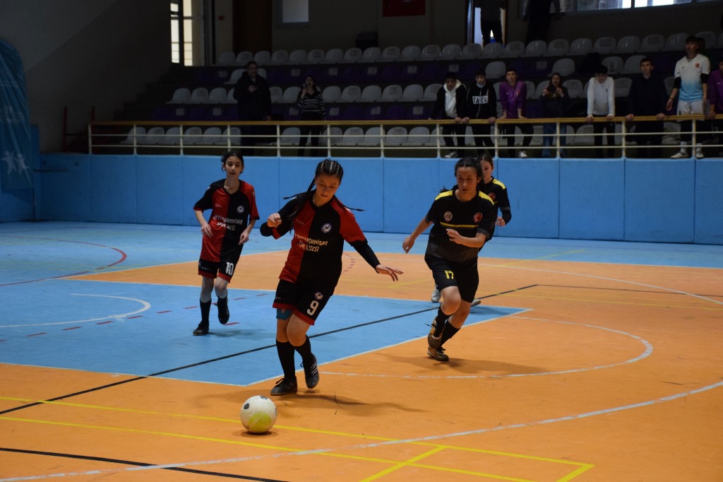 OKUL SPORLARI FUTSAL GENÇ KIZ MÜSABAKALARI SONA ERDİ